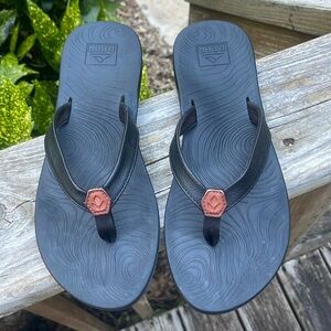 REEF Women’s Zen Love Black Sandals size 10